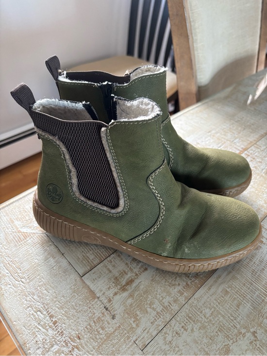 Rieker Shoes - Rieker green leather, lined books size 7